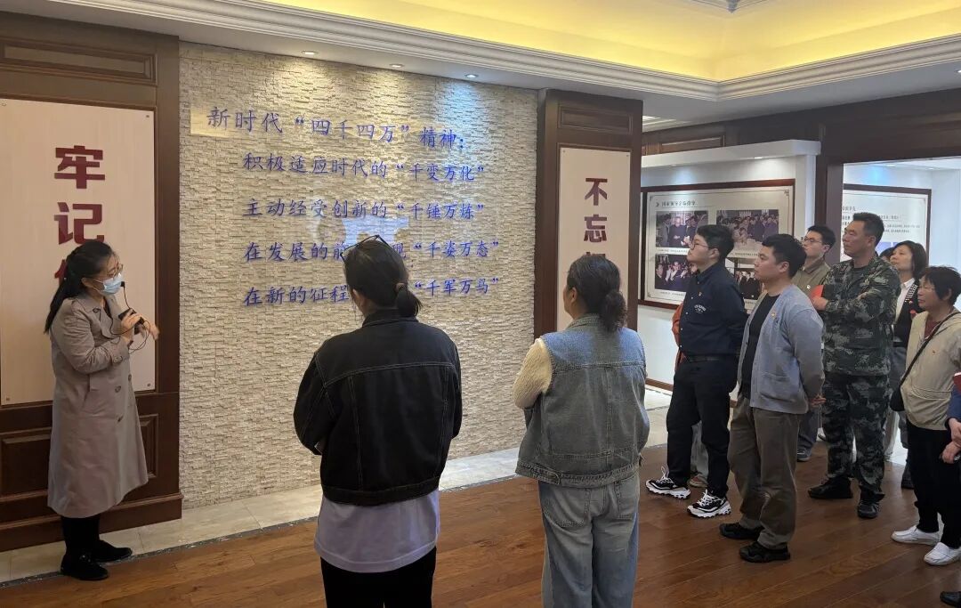 全体师生认真聆听中共新吴区委党校卞惠