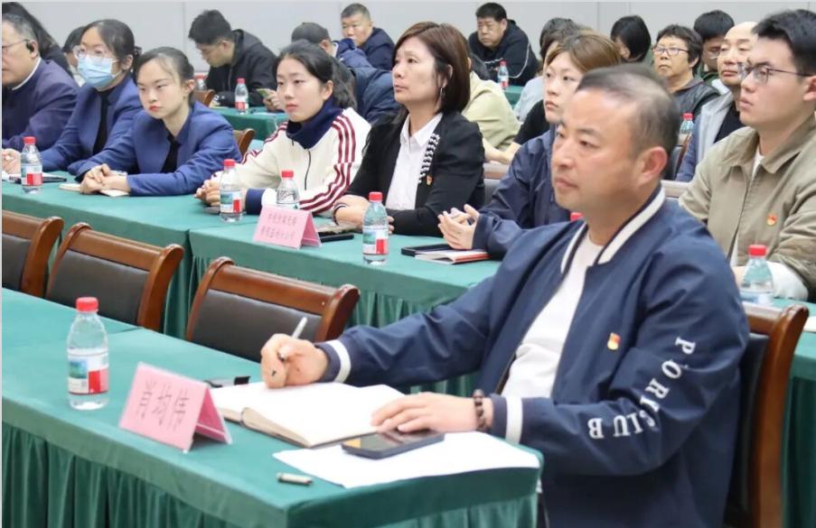 与此同时活动中