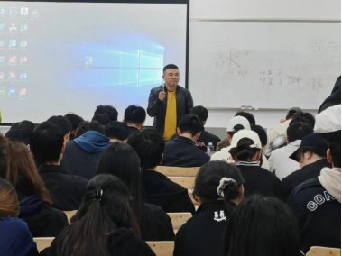 为培养同学们的爱国主义情怀和民族精神