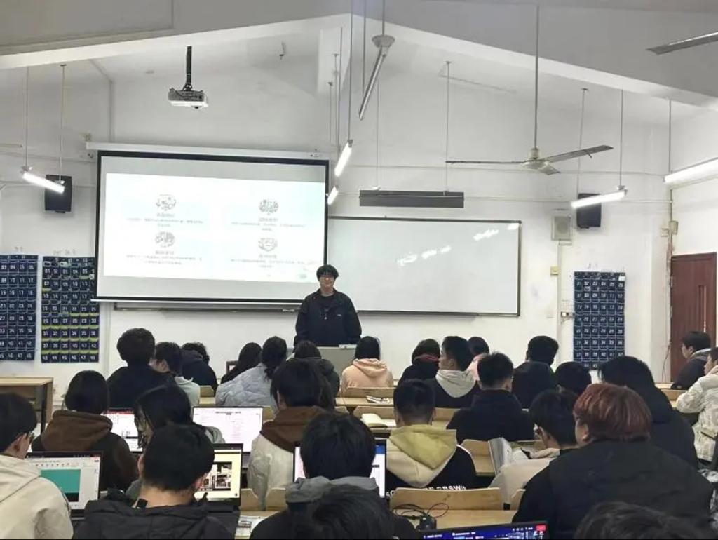 undefined 各班班主任结合实际情况