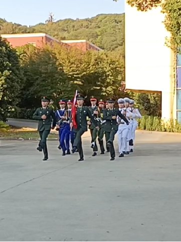 国旗班出旗