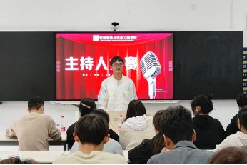 表达能力和应变能力来考察