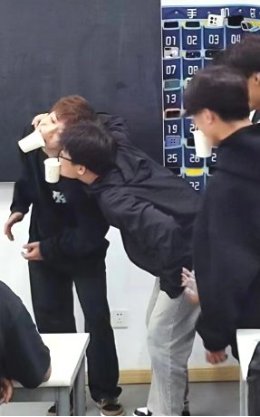 口香糖小游戏让同学们打破男女生之间隔