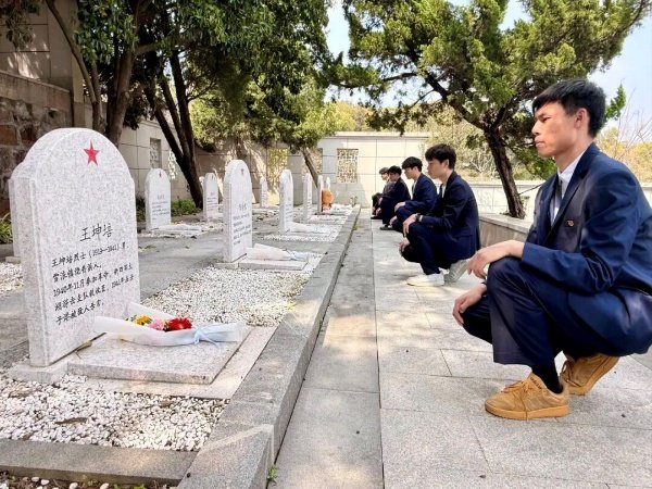 教师党支部书记刁红艳