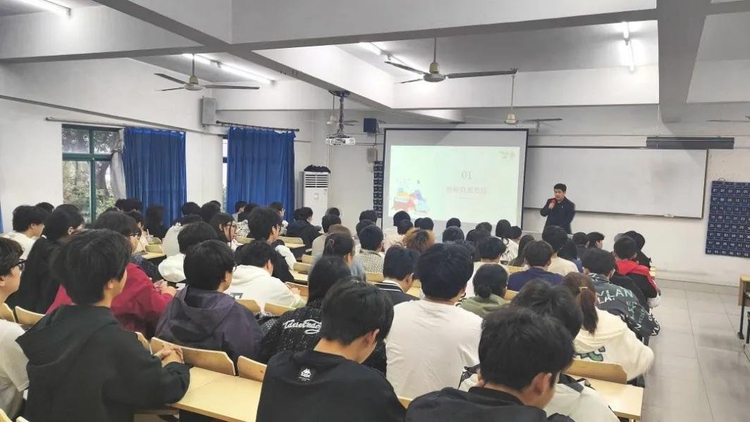 各班心理委员和宿舍心理信息员参加