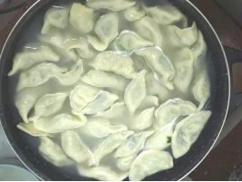 煮熟后分发给百姓食用