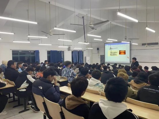 实际上语言接力赛需要同组队员每个都有