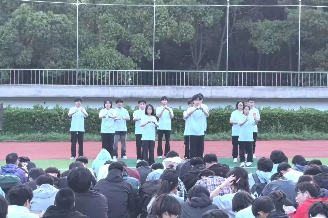 于4月18日在北苑操场