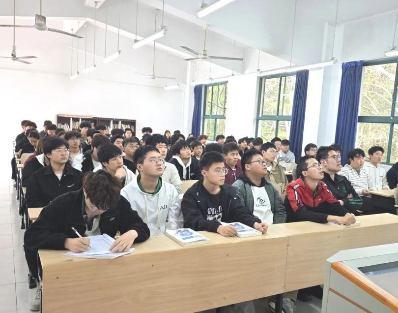 常态化开展英语晨读活动