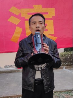 综治办主任鲁金雄莅临现场进行指导