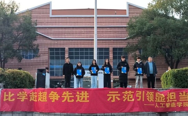 用庄严致敬点燃信仰