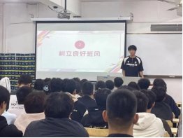 大二各班在晚自习教室开展了“抓班风促