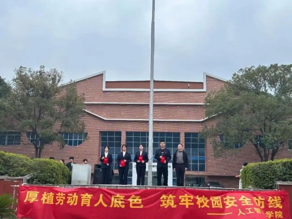 用庄严致敬点燃信仰