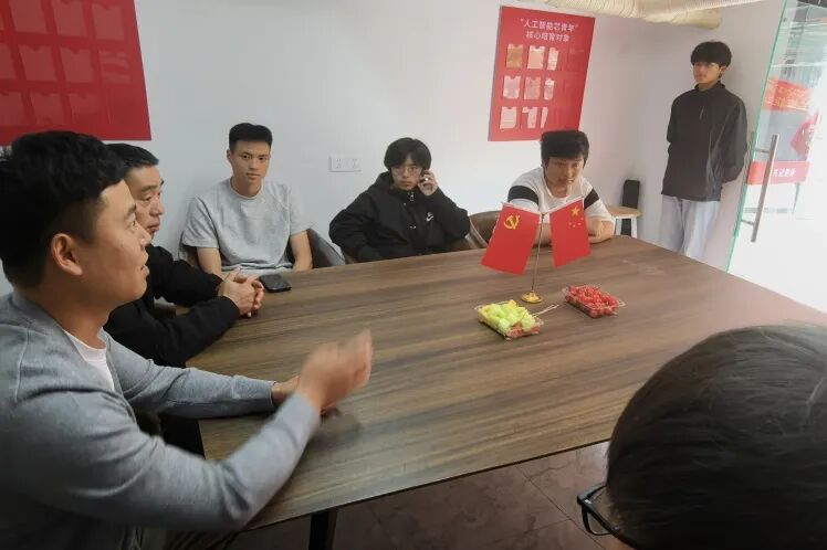学工部何岑老师