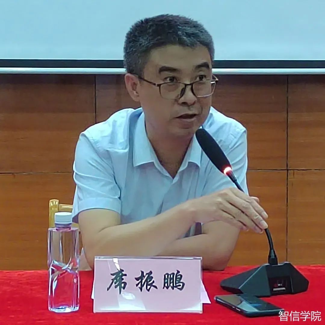 2.jpg 教学副院长吴小青