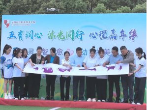 一束束花球如碧波在荡漾