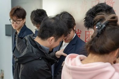 宣读新团员名单