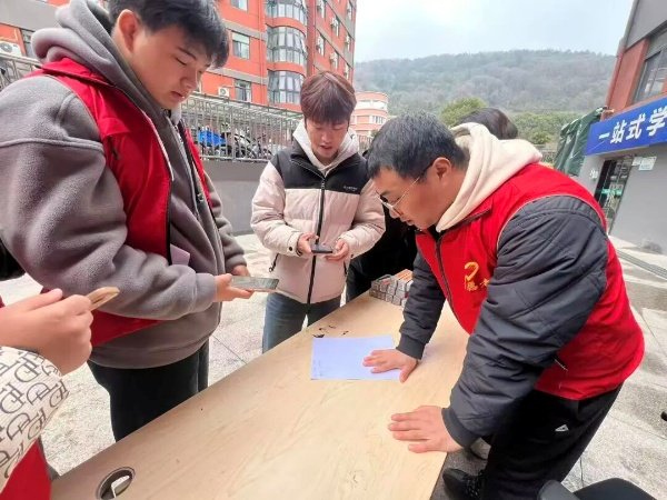 作为青年志愿者