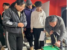 经初赛角逐