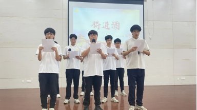 《与时代同向 与祖国同行》