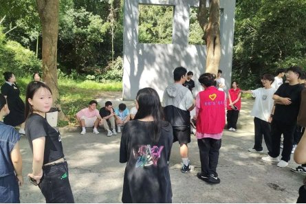 心迎新 向未来