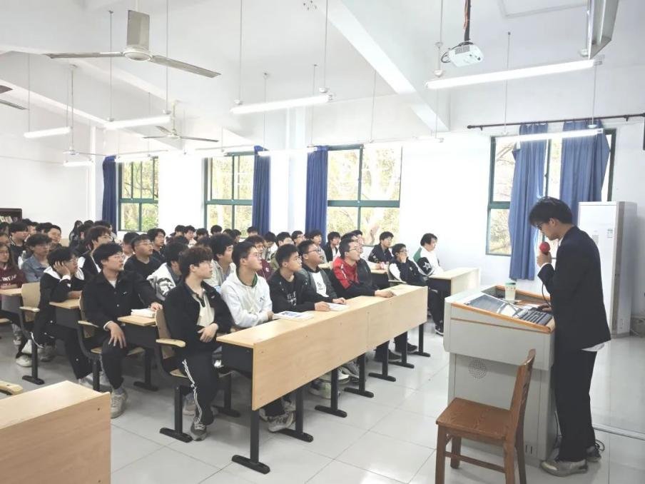 通过集体备课会等形式