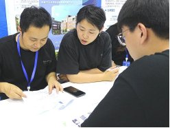 大二年级组长陈志浩老师带领部分毕业生