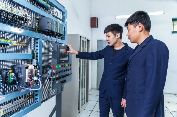 维护和维修等专业技术技能