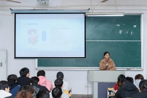 营造积极向上的校园文化氛围