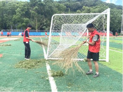 有条不紊地进行灾后清理工作