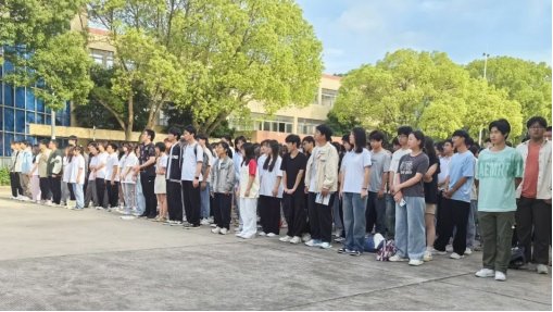 大二年级组长胡建超