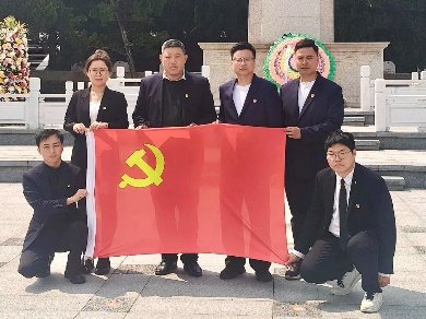 实际上本次仪式由团总支书记陈志浩主持