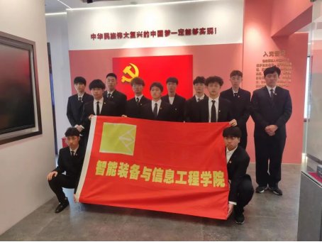 赓续红色基因”为主题的祭扫活动