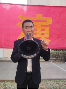 雪浪社区党总支书记钱立新