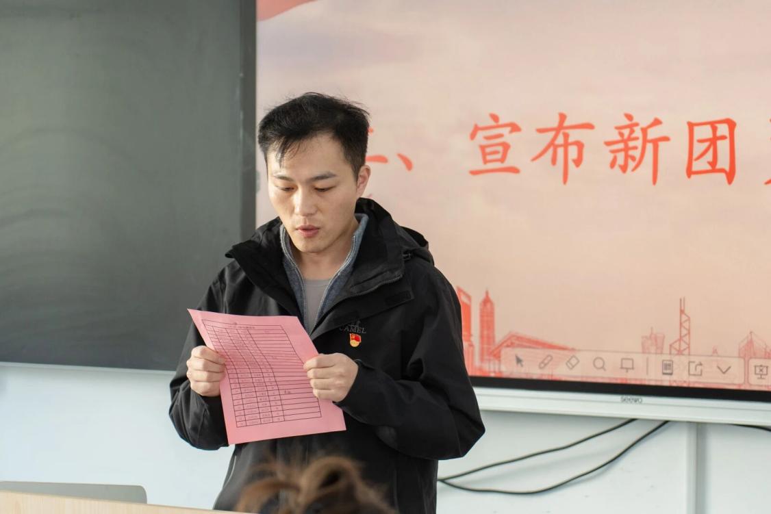 大二年级组长陆丽莎