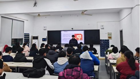 各班主任和班助向同学们讲解了如何有效