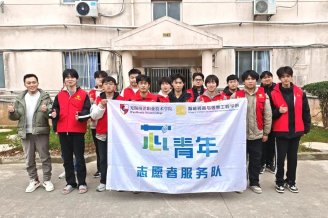 以实际行动弘扬雷锋精神