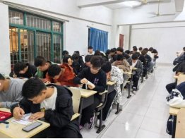 同学们认真听讲