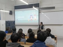 各班主任向大家介绍了身边的榜样以及上