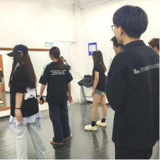 吸引了来自各年级的数名同学踊跃参与
