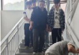 以面对面交流的形式