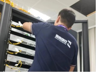 王相成和金文霆三名同学分别在赛事场馆