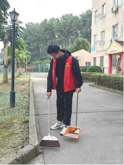 何芩老师