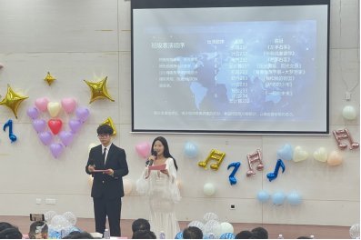 是用十根手指舞动的姿态