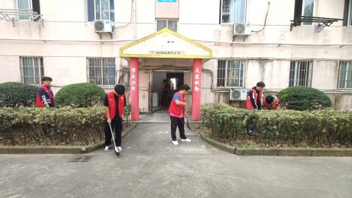 宿舍卫生靠全体同学共同维护和管理