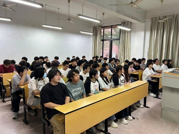 引导同学们掌握科学防护知识