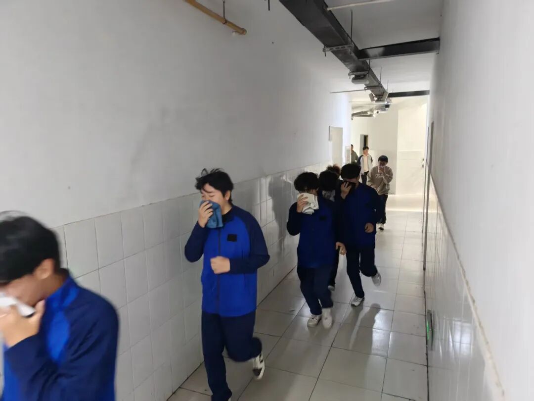 党总支副书记颜涛及全体学工老师