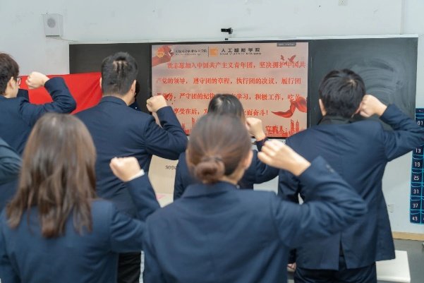 经过严格的培养与全面考察