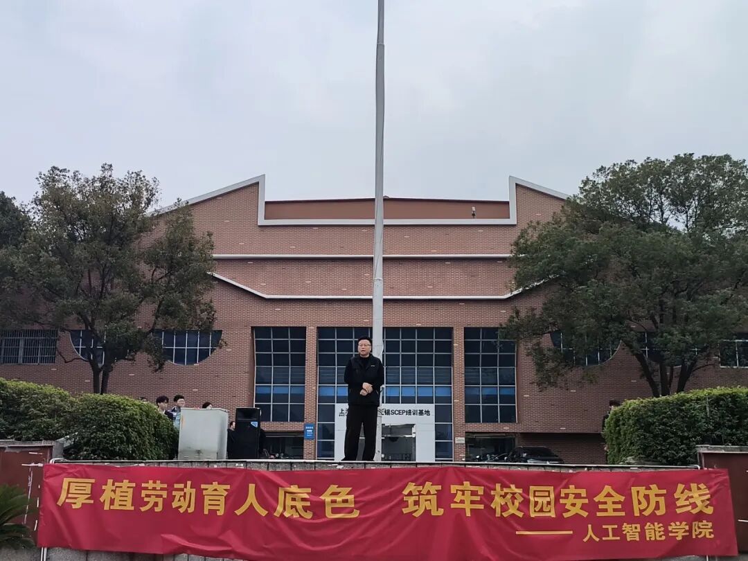 大一年级组长 胡建超