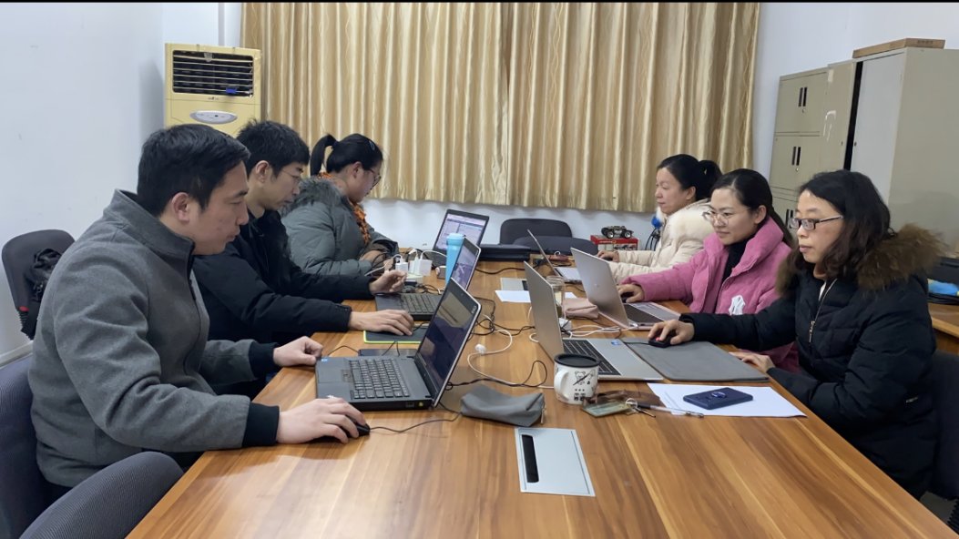 2.png 不断探索应用型人才与专业型人才培养的